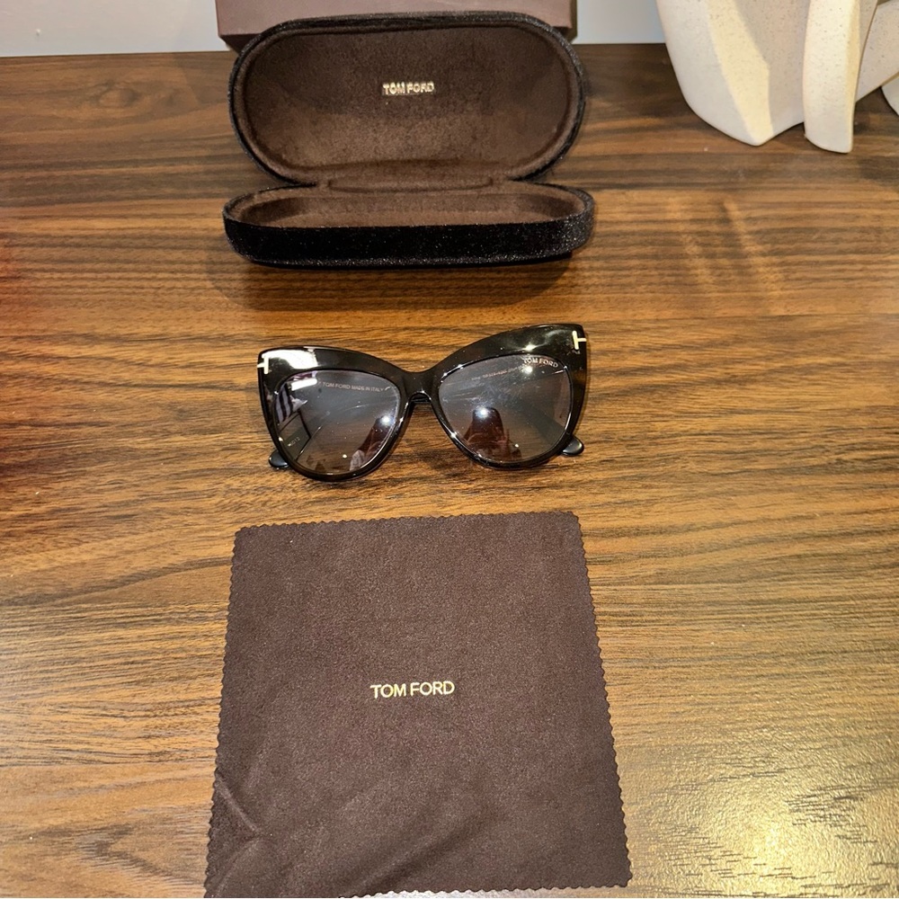 Tom Ford cateye tortoiseshell sunglasses brand new box,holder,lenscloth included